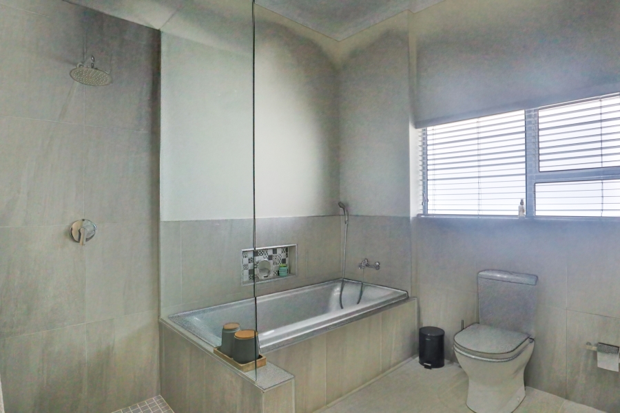 To Let 4 Bedroom Property for Rent in The Coves North West